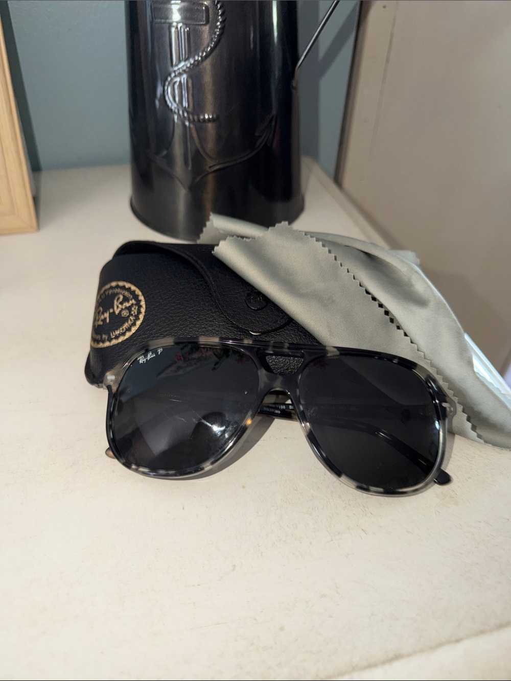 Ray-Ban Sunglasses - Black Lenses